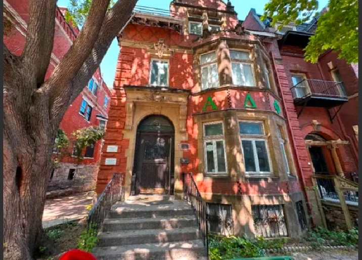 Sublease Montréal, House on McGill campus. 20th 12 - 12th januar in City of Montréal,QC - Short Term Rentals