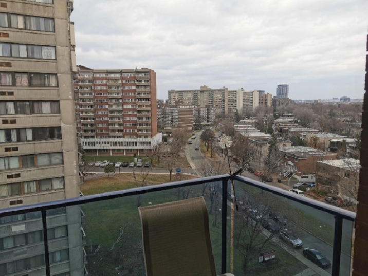 Condo 4 1/2 Tour Deguire St Laurent for rent in City of Montréal,QC - Apartments & Condos for Rent
