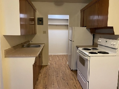 1 BEDROOM — ELMWOOD AREA Image# 6