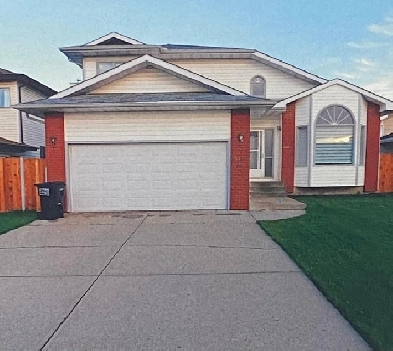 Custom Built Home on a quite mature cul de sac. NW Edmonton Image# 1