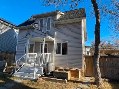 5-Bed Home With In-Law Suite and Large Garage close to LRT9401 Image# 1