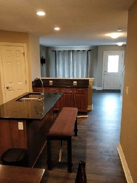 2 mins from transit Centre. 3 Bedroom townhouse SE (End unit) Image# 1