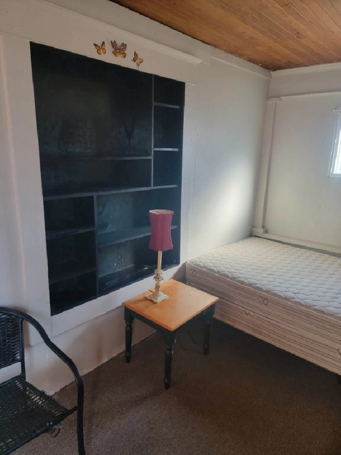 Furnished bedroom Available ASAP Woodstock NB in Fredericton,NB - Room Rentals & Roommates