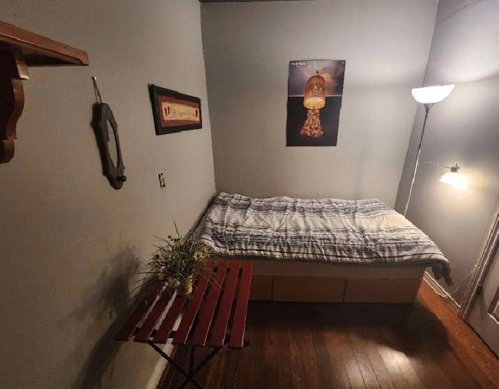 Cozy DOWNTOWN ROOM RENT (YONGE &BLOOR) in City of Toronto,ON - Room Rentals & Roommates