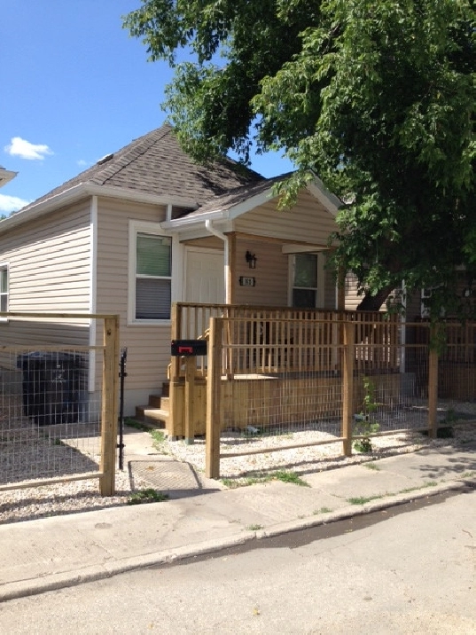 Lovely small house with garden in North point douglas in Winnipeg,MB - Apartments & Condos for Rent