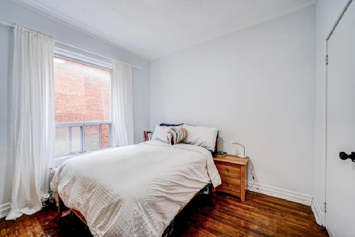 Looking for Roommate, Little Italy/Palmerston, 1,450$/month in City of Toronto,ON - Room Rentals & Roommates