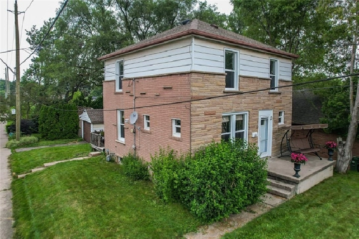 GREAT INVESTMENT OPPORTUNITY - 3 BED, 2 BATH in City of Toronto,ON - Houses for Sale