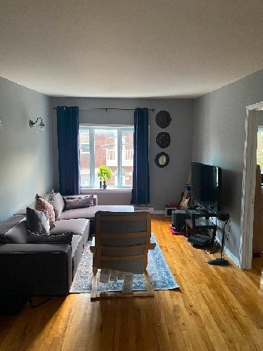 2 bedroom apartment in lively location Image# 1