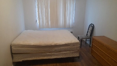 UNE CHAMBRE Semi-Meublée à Louer Image# 1