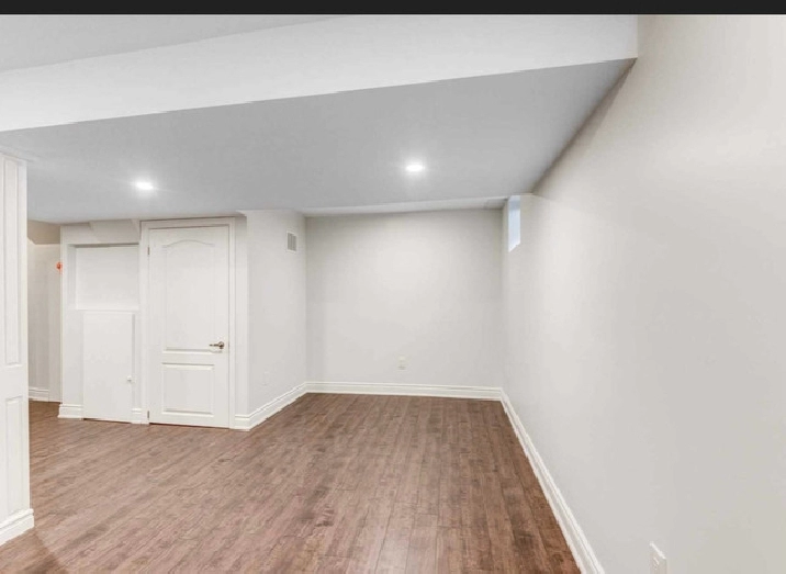 Large basement unit for rent in City of Toronto,ON - Room Rentals & Roommates