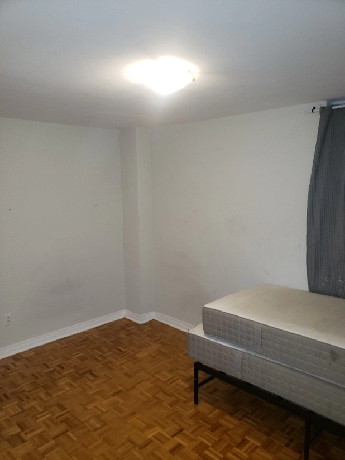 1 bed in a 2bed shared apartment in core downtown Toronto in City of Toronto,ON - Room Rentals & Roommates
