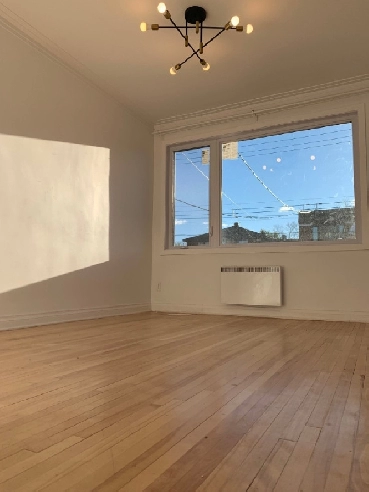 Large and Bright 5 1/2 (or 6 1/2) Apartment NDG / Apt a louer Image# 1