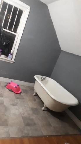 Room for rent on martin Ave west Image# 1