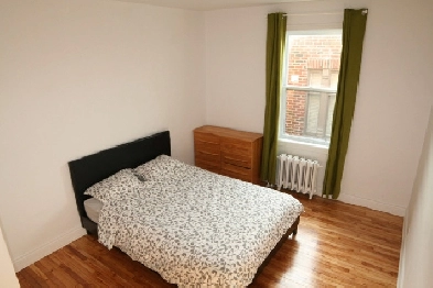 Chambre meublée à louer dans 6 ½ à 1min du métro Snowdon Image# 1