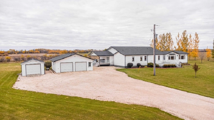 Medicine Creek Bung 5 Brs 3 Baths 2.21 Acres ONLY $529,900! in Winnipeg,MB - Houses for Sale