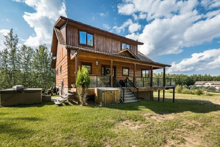 Beautiful Walk Out On 1 Acre At Pigeon lake in Calgary,AB - Houses for Sale