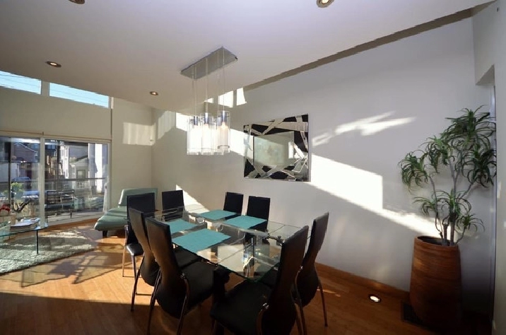 Luxury executive townhouse in Ottawa,ON - Short Term Rentals