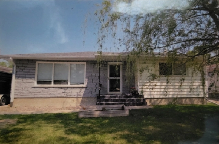 East Kildonan Home in Winnipeg,MB - Houses for Sale