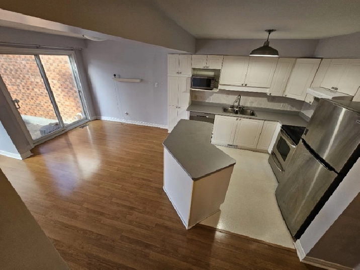 4 Bed 3 bathroom Townhouse in Barrheaven $2900 - Available in Ottawa,ON - Apartments & Condos for Rent