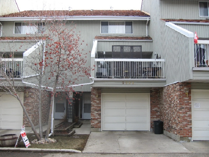 Spectacular 3 Bedroom Townhouse in Edmonton,AB - Apartments & Condos for Rent