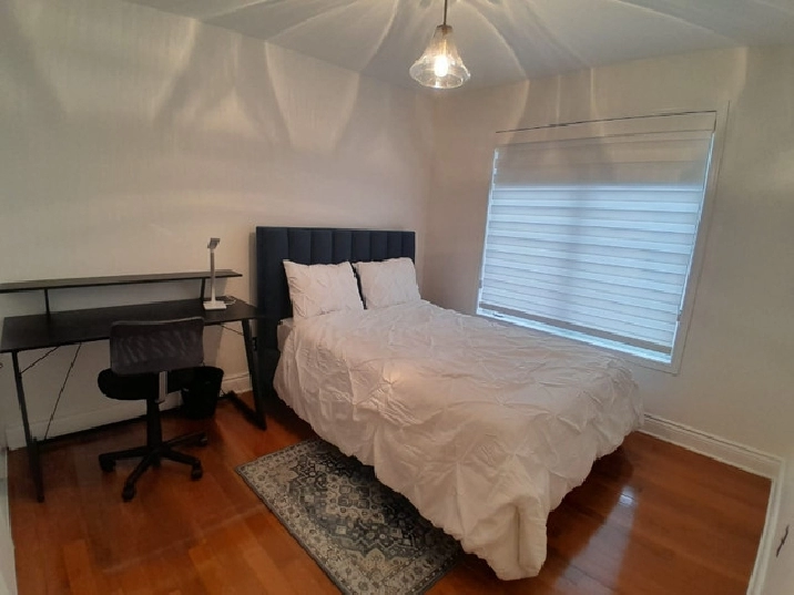 Spacious bright room available in beautiful house in Orleans in Ottawa,ON - Room Rentals & Roommates
