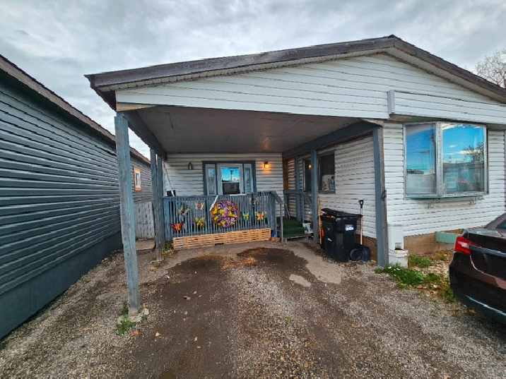 Spacious Mobile Home In SE Calgary in Calgary,AB - Houses for Sale