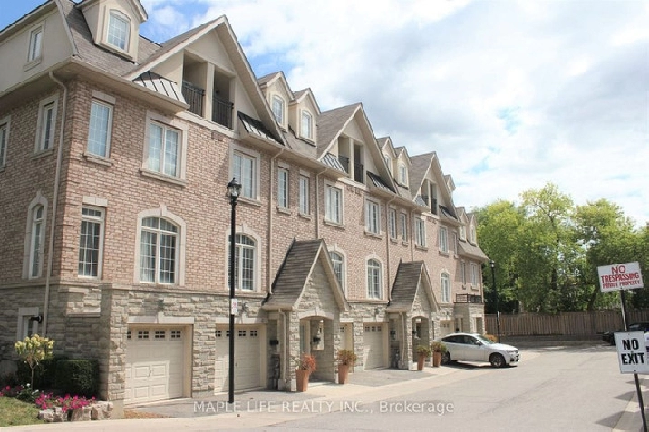 Luxury Bright Spacious Quiet Freehold Townhouse! in City of Toronto,ON - Houses for Sale
