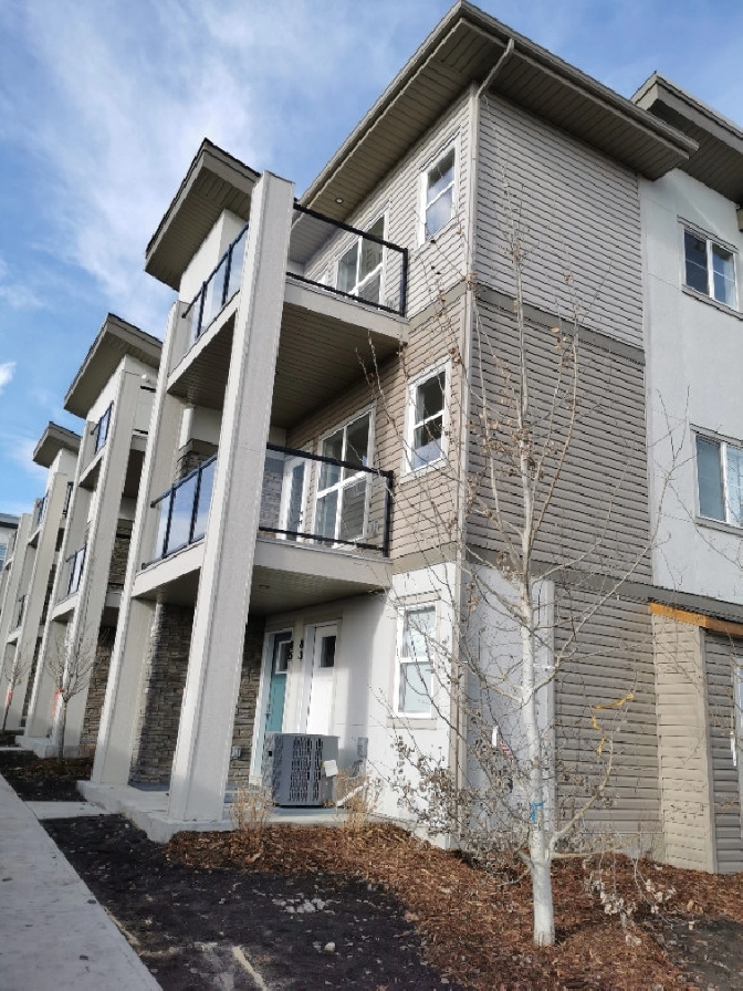 Brand-New, End Unit, South Facing, Views, Townhouse in Aspen in Calgary,AB - Apartments & Condos for Rent