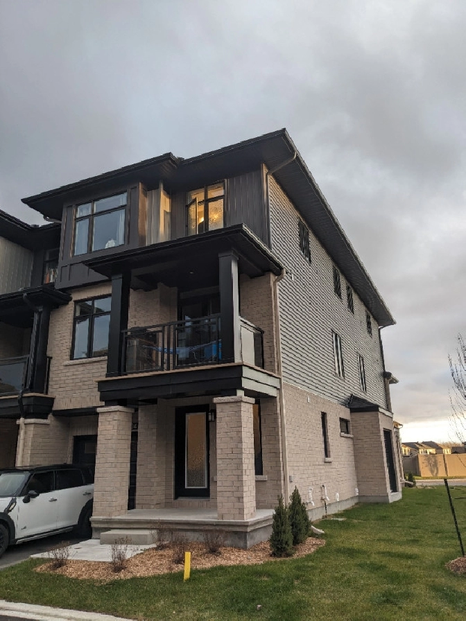 ALL INCLUSIVE 3 Bed Townhouse! in Ottawa,ON - Apartments & Condos for Rent