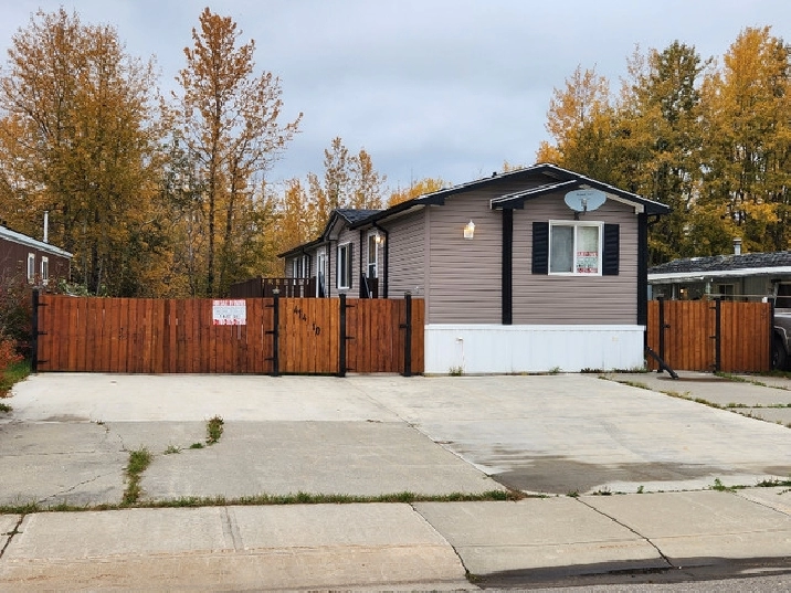 Mobile Home w/ Lot For Sale in Fox Creek Alberta in Edmonton,AB - Houses for Sale