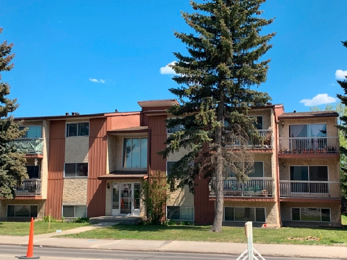 Westwood Manor-Premium Bachelor- Must See! in Edmonton,AB - Apartments & Condos for Rent