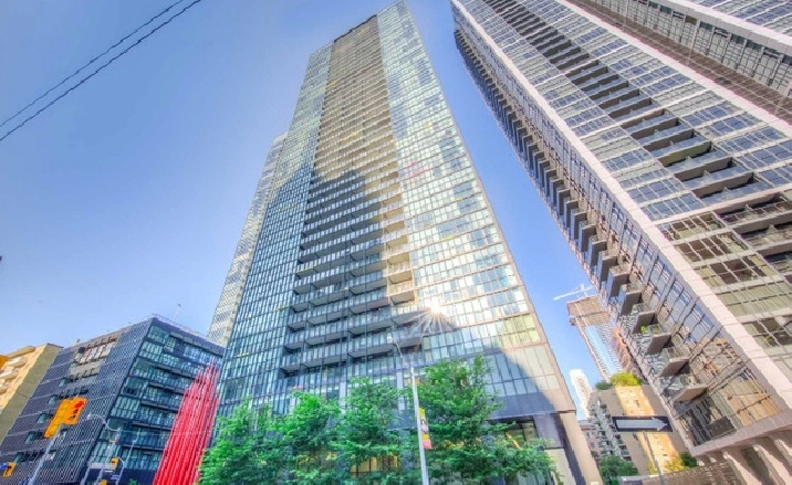 110 Charles St E, TOR - Corner Unit W/ 2Br 2Wr 1Parking 1Locker in City of Toronto,ON - Condos for Sale