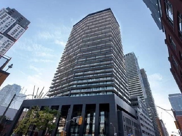 and pay stubs required.
Beautiful Downtown 3 Bedroom Condo for Lease in City of Toronto,ON - Apartments & Condos for Rent
