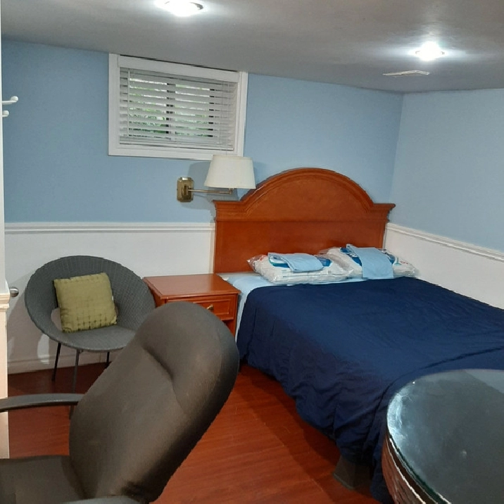 Kennedy / Ellesmere STUDENTS ONLY Furnished room, WiFi $800 in City of Toronto,ON - Room Rentals & Roommates
