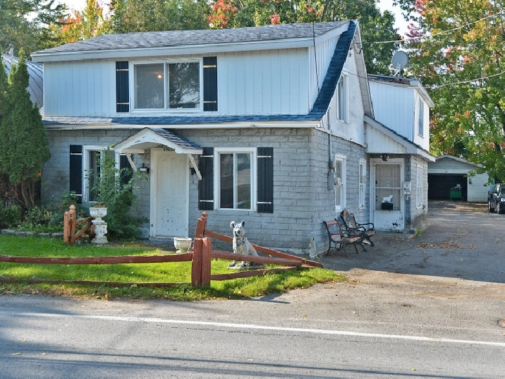 maison avec garage séparé pour bricoleur in City of Montréal,QC - Houses for Sale