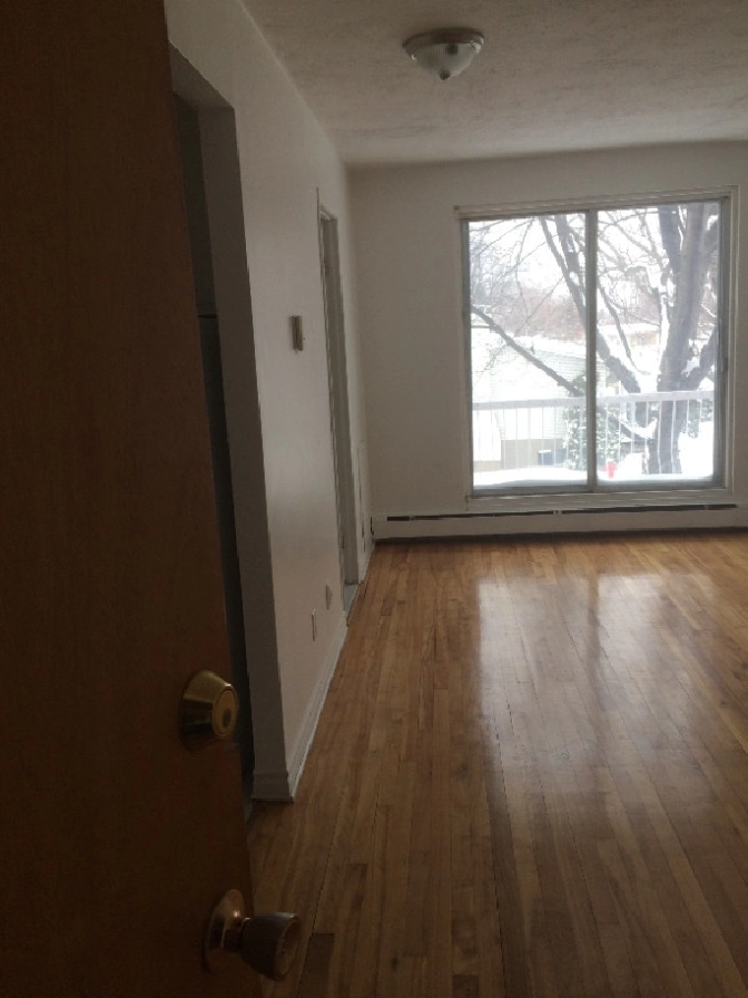 LOGEMENT A LOUER POINTE AUX TREMBLES 4 ½ in City of Montréal,QC