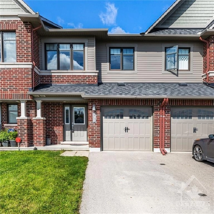 Beautiful 3 bed 3 bath Townhome in Orleans in Ottawa,ON - Apartments & Condos for Rent