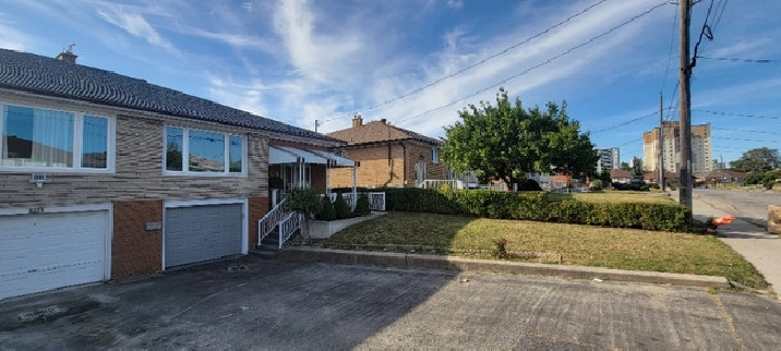 Motivated Seller: Charming 3 2 Bedroom Semi-Detached Home in City of Toronto,ON - Houses for Sale