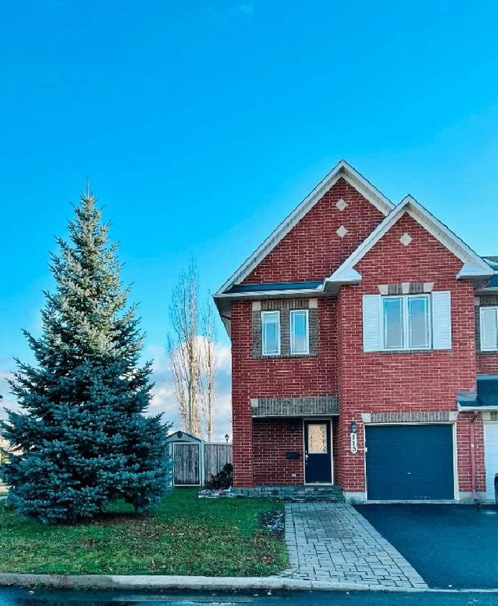 Welcome to this spacious 4 bedroom, 2.5 bathroom townhouse in Ottawa,ON - Houses for Sale
