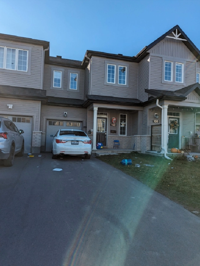 NEW executive townhouse for rent in Barrhaven in Ottawa,ON - Apartments & Condos for Rent