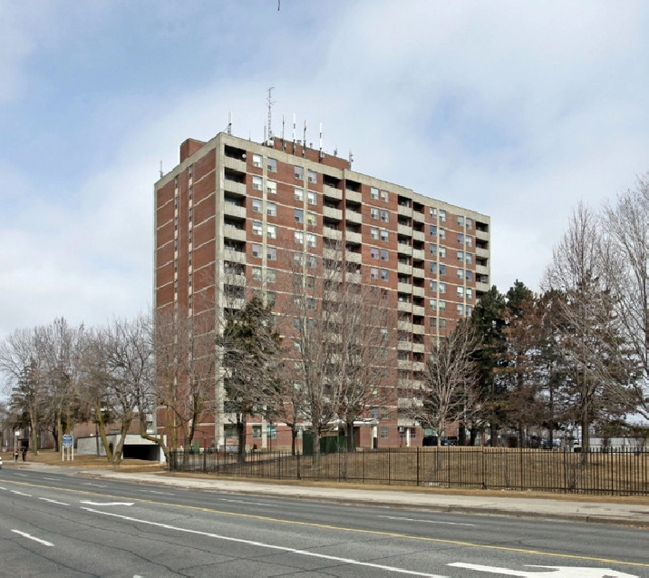 1 Bedroom Apartment Near Kennedy Station Available NOW in City of Toronto,ON - Apartments & Condos for Rent