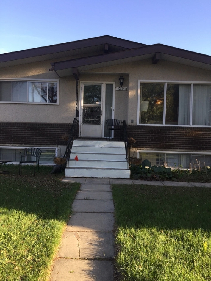 Room for rent - close to Southgate and UofA in Edmonton,AB - Room Rentals & Roommates