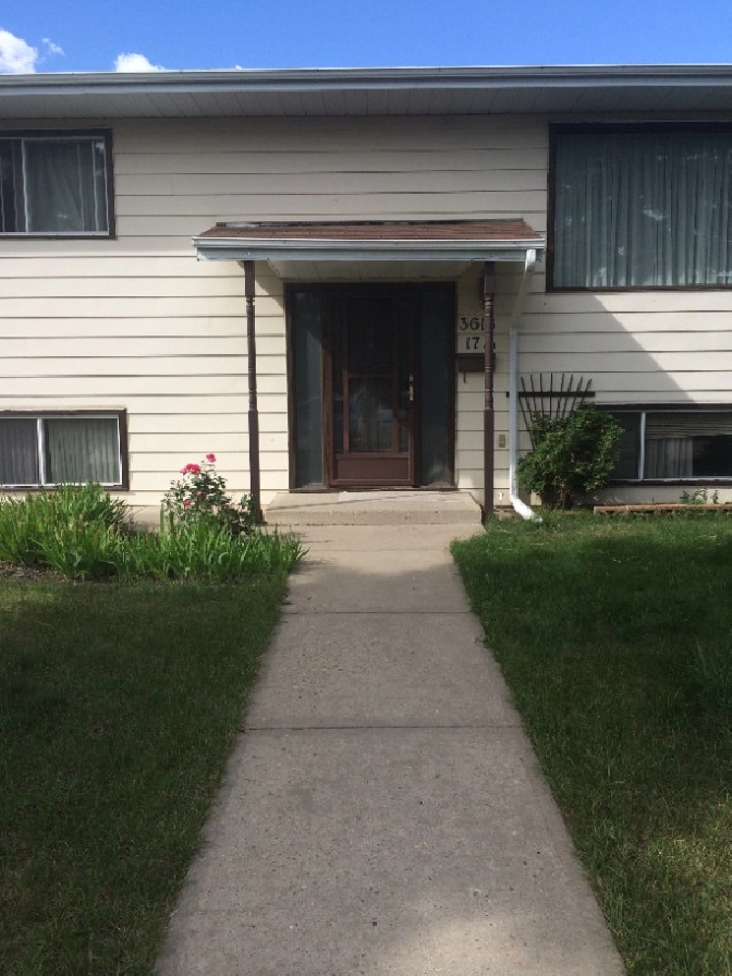 2 or 3 bedrooms(house) in Millwoods South-to rent immediately in Edmonton,AB - Room Rentals & Roommates