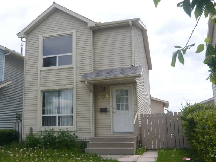 Falconridge whole house 4 bedrm,2livroom, doub garage,$2250/m UT in Calgary,AB - Apartments & Condos for Rent