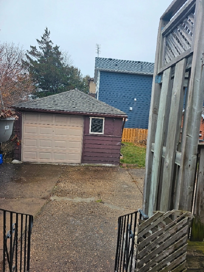 Whole House for Rent - East York - Coxwell and O'Connor. NO UTILITIES INCLUDED in City of Toronto,ON - Apartments & Condos for Rent