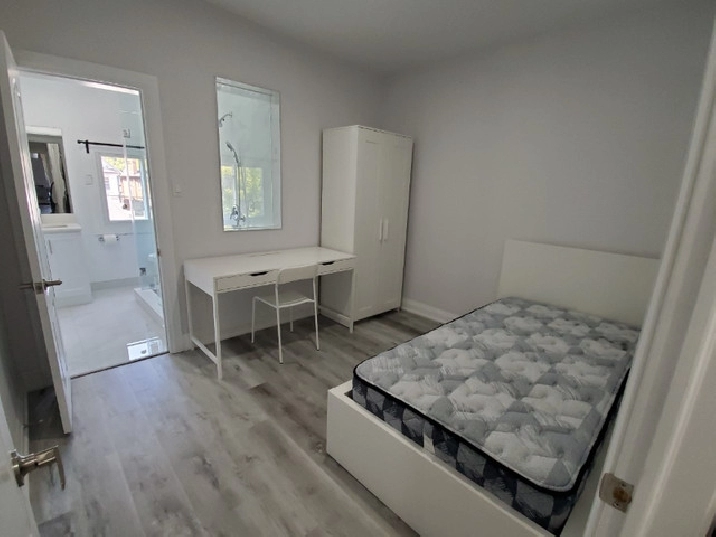 NEWLY RENO DOWNTOWN STUDENT ROOM RENTAL w/ PRIVATE WASHROOM in City of Toronto,ON - Room Rentals & Roommates