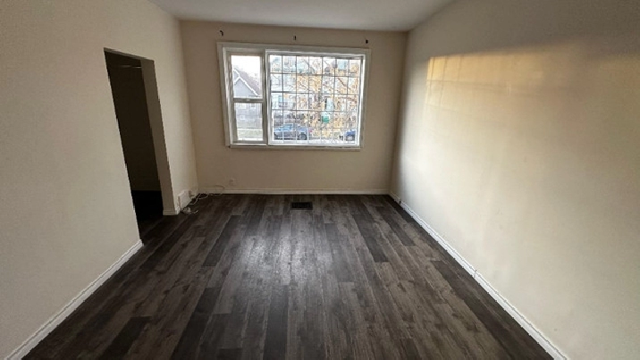 Newly RENOVATED, 2 Bedroom, 1-Bathroom in West End in Winnipeg,MB - Apartments & Condos for Rent
