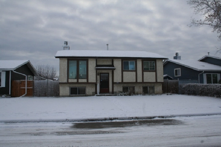 Dunluce Bi-level in Edmonton,AB - Houses for Sale