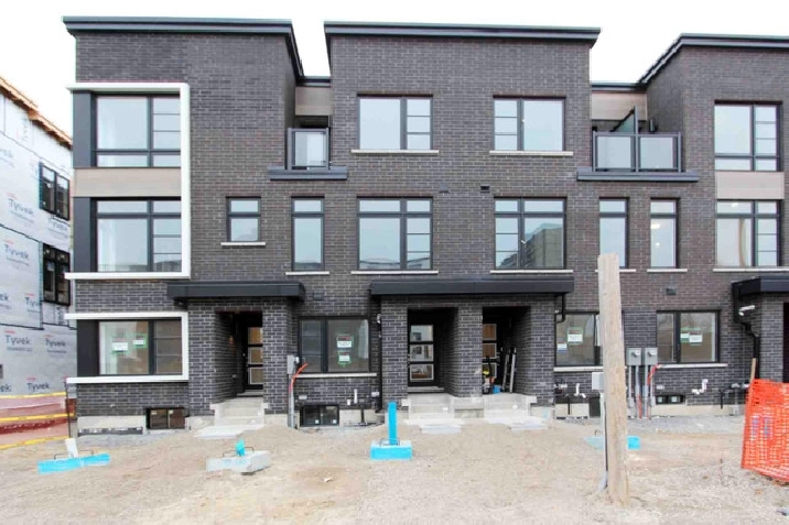 4 bedroom 4 bathroom new townhouse in Midland/Lawrance in City of Toronto,ON - Apartments & Condos for Rent
