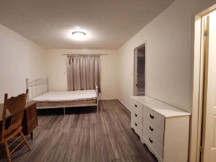 york university village master bedroom avail:now, all include in City of Toronto,ON - Room Rentals & Roommates